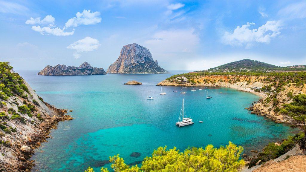 Ibiza 5 tips; van zen tot actief 1 Global Dutchies blog Lauri Berkhoudt IBIZA kust