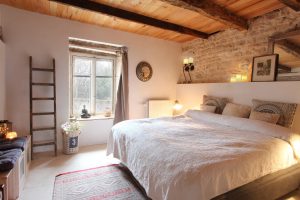 18 chateau met raam min 300x200