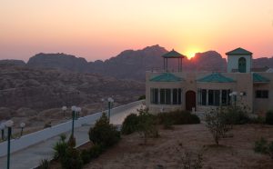 Petra Fig Tree Villa zonsondergang 300x186