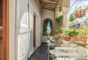 balkon met 3 zitjes 300x205